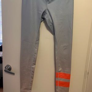 Alo Airbrushed Leggings. Mid-rise. Size medium